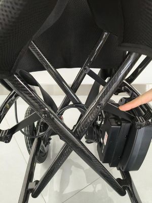 Silla de ruedas eléctrica ligera de 11,5 kg con marco completo de fibra de carbono y asiento extendido