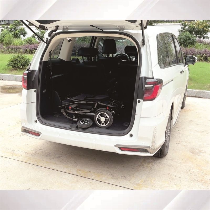 Silla de ruedas eléctrica plegable ligera con motor DC24V150W*2 y marco de fibra de carbono